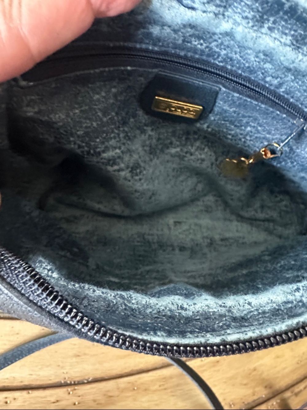 Vintage Gucci Ophidia Web
GG Supreme Navy Canvas
Crossbody Bag - Picture 15 of 17